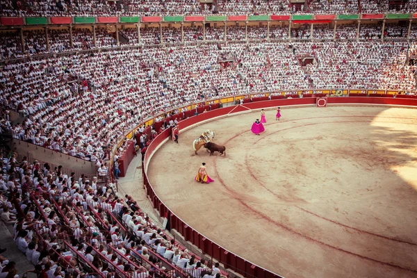 Peleas de toros. Corrida en Pamplona, Navarra, España, 10 de 20 de julio —  Fotos de Stock