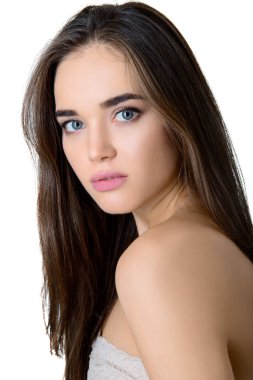 Güzel kız, izole üzerinde beyaz arka plan stüdyo vurdu. Güzel