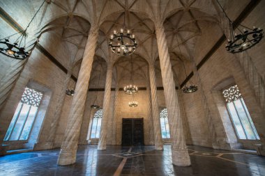 Eski borsa, Valencia, İspanya. Antika binanın içi. İpek değişimi, kapalı alanda..