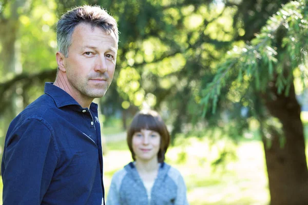 Schöner Mann Mittleren Alters Park Mit Seinem Sohn Attraktiv Mid — Stockfoto