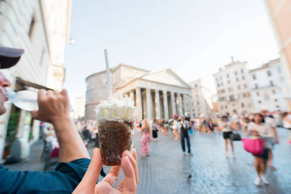 Pantheon Şehir Manzarası Roma Talya Üzerinde Kadın Eli Ile Iştah — Stok fotoğraf