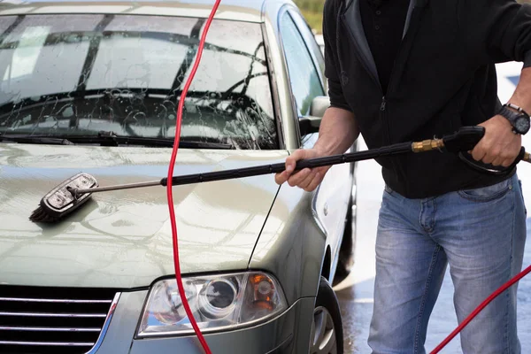 Car Washing Man Cleaning Car Using High Pressure Water Brush — Stock Photo, Image