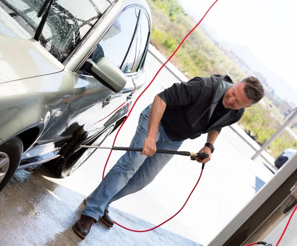 Car Washing Man Cleaning Car Using High Pressure Water Brush — Stock Photo, Image