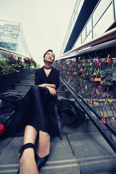 Fashion Woman Young Beautiful Chinese Girl Posing Stairs Locks Symbol — Stock Photo, Image