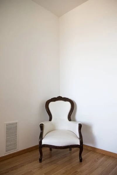 Chambre Vide Avec Fauteuil Mur Blanc Hébergement Abstrait Minimalisme Dans — Photo