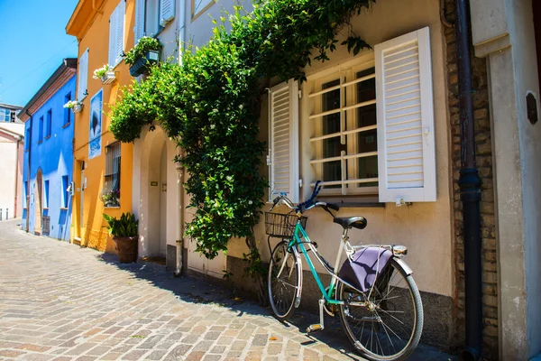 Rua Rimini Com Muitas Casas Coloridas Antigo Centro Cidade Férias — Fotografia de Stock