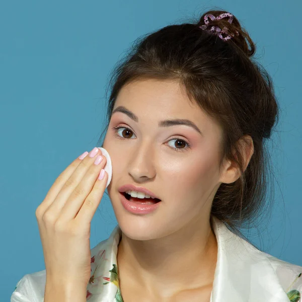 Cheerful Attractive Teen Girl Clean Her Face Cotton Disk Isolated — Stock Photo, Image