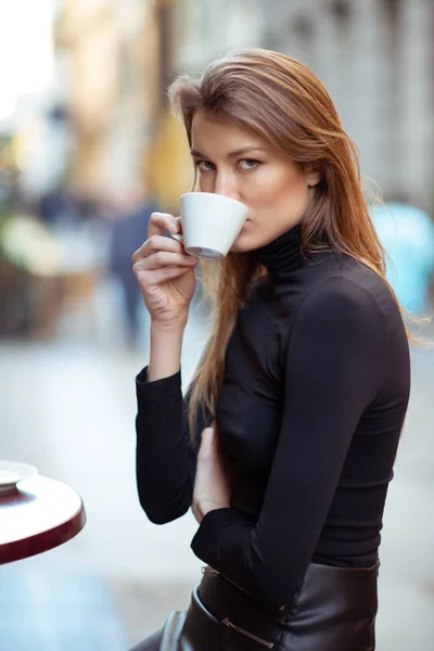 Young Caucasian Fashionable Woman Dressed Black Clothes Drinks Coffee Outdoor — Stock Photo, Image