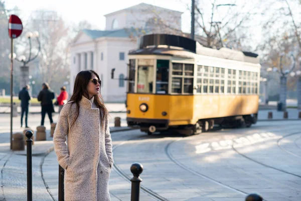 Attractive Young Woman Wearing Gray Coat Long Dark Hair Sun — Stock Photo, Image