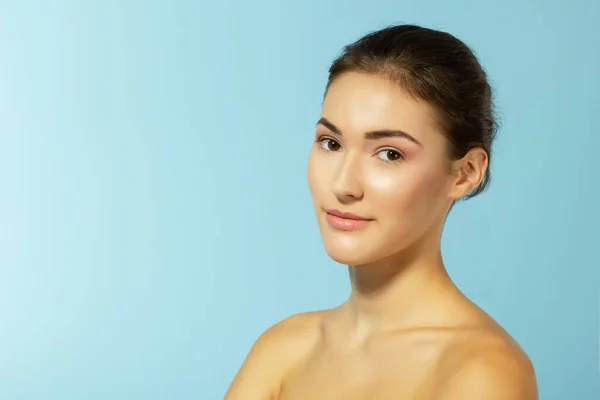 Mooie Vrolijke Jonge Vrouw Schoonheid Vrouwelijk Gezicht Gelukkig Glimlachen Kijken — Stockfoto