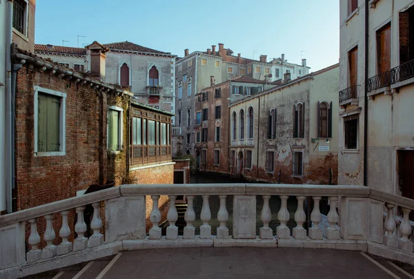 Canale Con Barche Venezia Italia Bella Città Romantica Italiana — Foto Stock