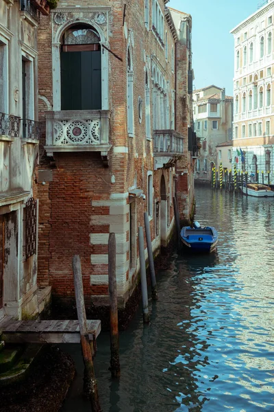 Kanal Mit Booten Venedig Italien Schöne Romantische Italienische Stadt — Stockfoto