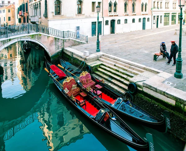 Picturesque View Ancient Buildings Bridge Channel Gondolas Venice Italy Beautiful — Stock Photo, Image
