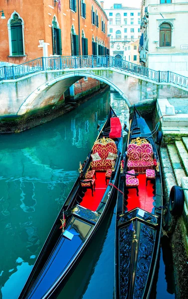 Picturesque View Ancient Buildings Bridge Channel Gondolas Venice Italy Beautiful — Stock Photo, Image