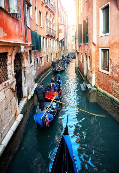 Picturesque View Ancient Buildings Bridge Channel Gondolas Venice Italy Beautiful — Stock Photo, Image