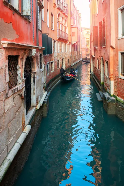 Picturesque View Ancient Buildings Bridge Channel Gondolas Venice Italy Beautiful — Stock Photo, Image