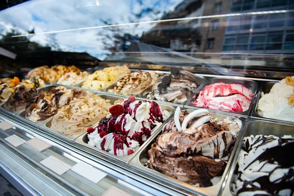 Geweldige Keuze Aan Ijs Italiaanse Gelateria Ijscafé Etalage Met Snoepjes — Stockfoto