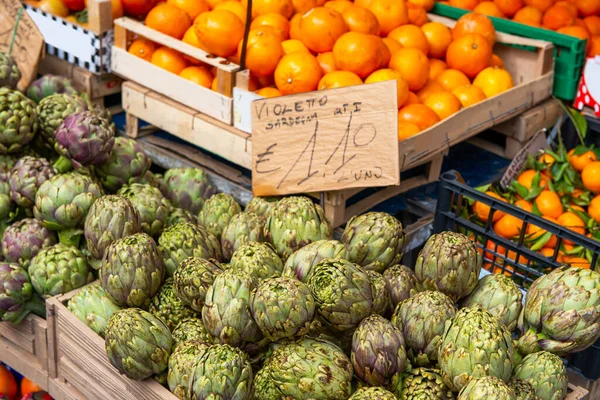 Alcachofras Mercado Legumes Itália Comida Agrícola Produtos Biológicos Frescos — Fotografia de Stock