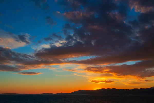 Vista Panorâmica Mar Mediterrâneo Céu Com Nuvens Dramáticas Pôr Sol — Fotografia de Stock