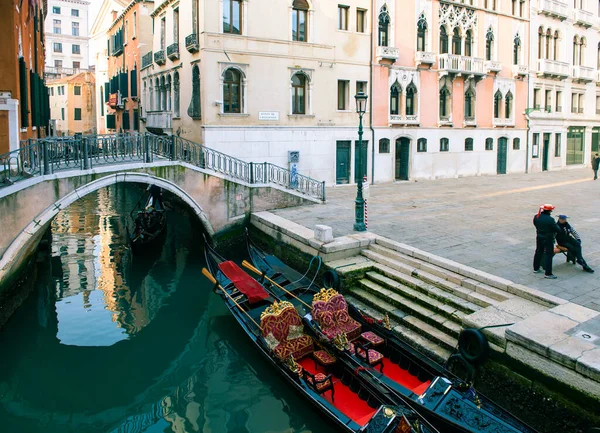 Picturesque View Ancient Buildings Bridge Channel Gondolas Venice Italy Beautiful — Stock Photo, Image