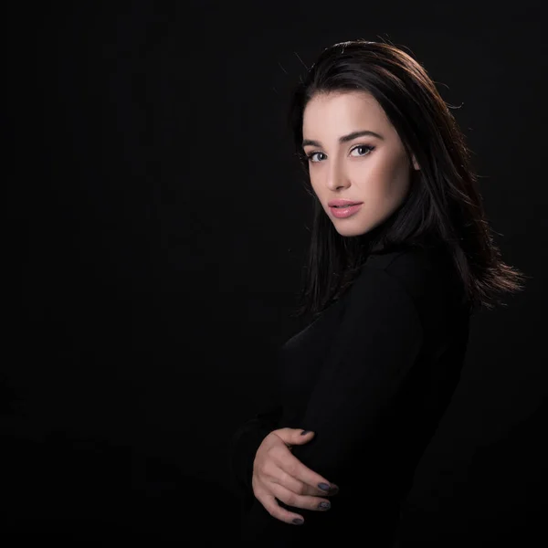 Hermosa Chica Posando Sobre Fondo Negro Joven Bonita Mujer Estudio —  Fotos de Stock