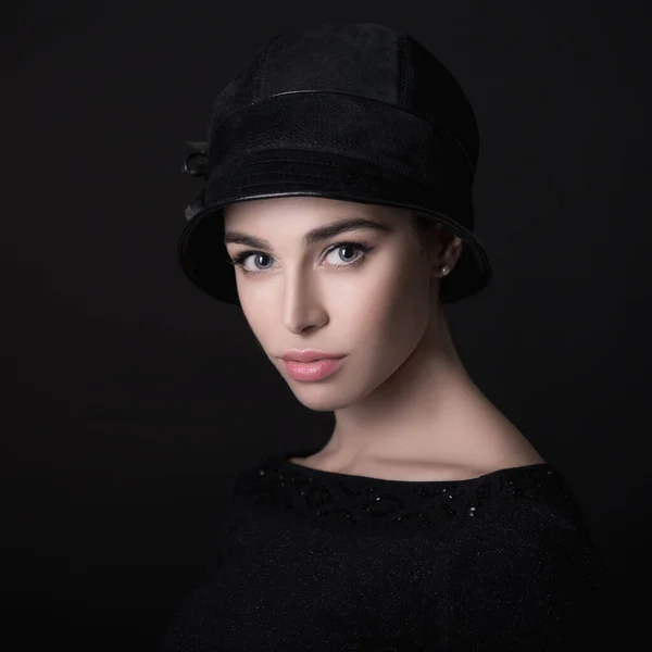 Young Fashion Woman Wearing Vintage Hat Black Drees Dark Background — Stock Photo, Image