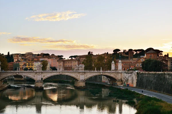 Вечный Город Набережная Реки Тибр Вид Величественный Рим Италия Мостами — стоковое фото