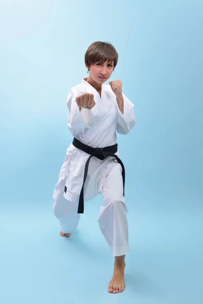 Young Karate Woman White Kimono Black Belt Demonstrates Fighting Stances — Stock Photo, Image