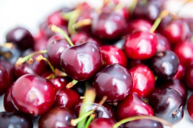 Taze taze taze, sulu, tatlı kirazlar, yumuşak odak. Çiftlik mevsimi İspanyol meyve ve sebzeleri