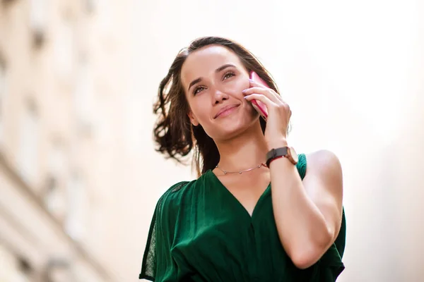 Jovem Mulher Bonita Chamando Telefone Cidade Verão Livre Menina Bonita — Fotografia de Stock