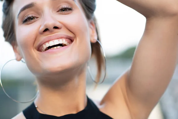 Young Attractive Woman Perfect Smile Winks Camera Summer Outdoor Portrait — Stock Photo, Image