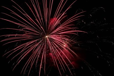 Geceleri havai fişekler