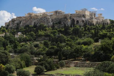 Akropolis üzerindeki görünümü