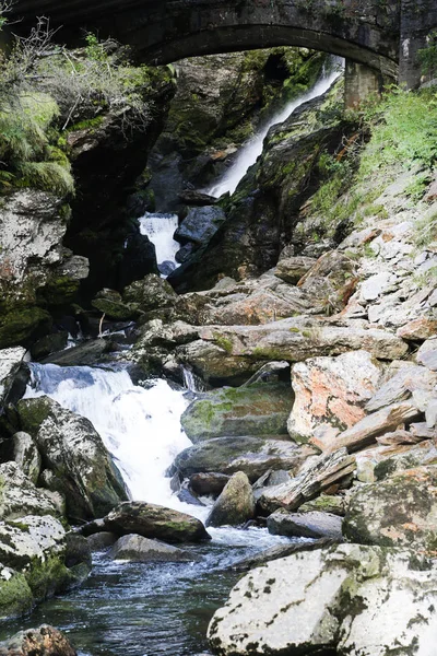 A cachoeira Svandalsfossen — Fotografia de Stock