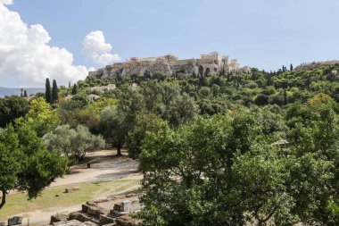 Akropolis üzerindeki görünümü
