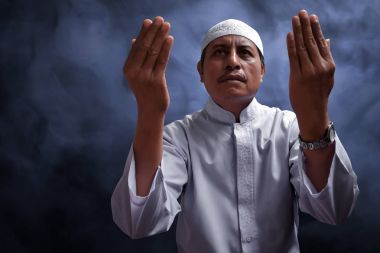 Dua eski Müslüman erkek