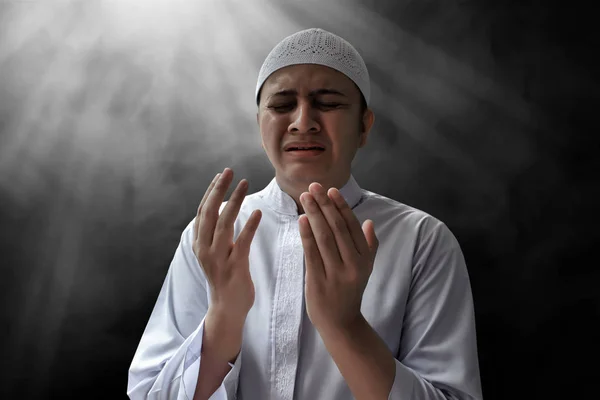 Muslim man praying — Stock Photo, Image