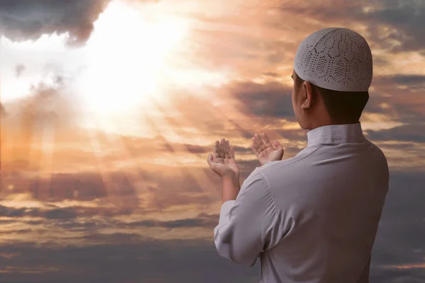 Hombre musulmán rezando —  Fotos de Stock