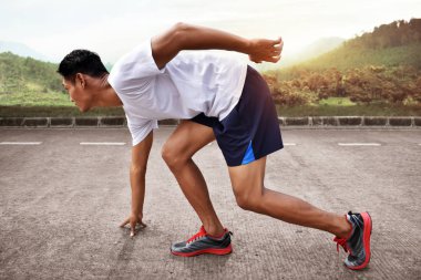 Asya adam koşmaya hazır