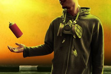 Grafiti sanatçısı sokakta