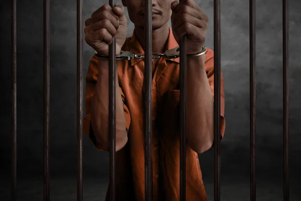 Prisoner in handcuffs in prison — Stock Photo, Image