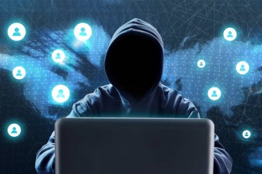 Bilinmeyen hacker dizüstü bilgisayar kullanarak