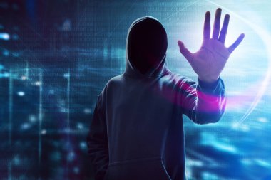 Bilinmeyen kukuletalı bilgisayar korsanı