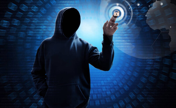 Неизвестный хакер с капюшоном
