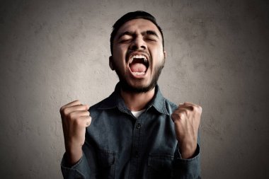 Asya adam ifade kutluyor