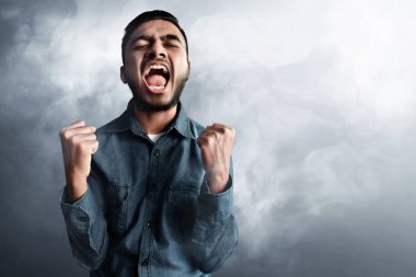 Asya adam ifade kutluyor