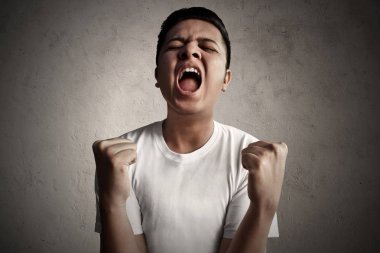 Asya adam ifade kutluyor