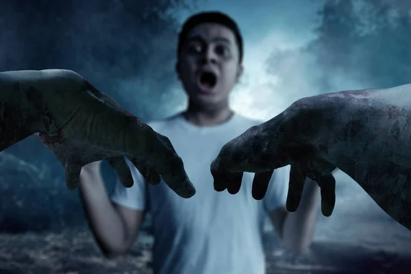 Enge Zombie Handen Aanval — Stockfoto