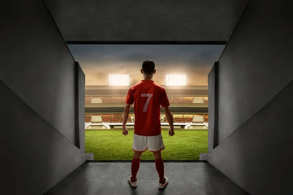 足球运动员站在体育场入口处 — 图库照片