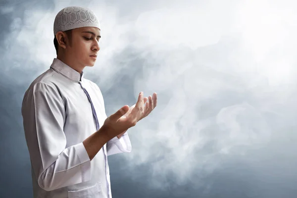 Religious Muslim Man Praying — Stock Photo, Image